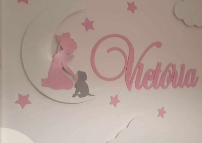 Menina na Lua com Nome